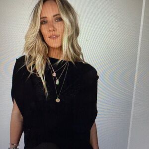 Zenana Outfitters Black Knit Top